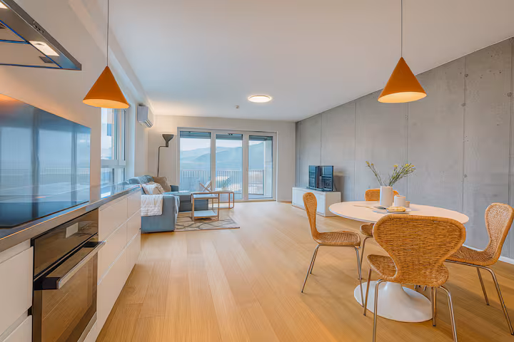 Moderný 4-izbový dom s kanceláriou v tichej oblasti